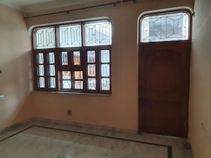 Room in 3 BHK Builder Floor at Sector 4 – for Rent