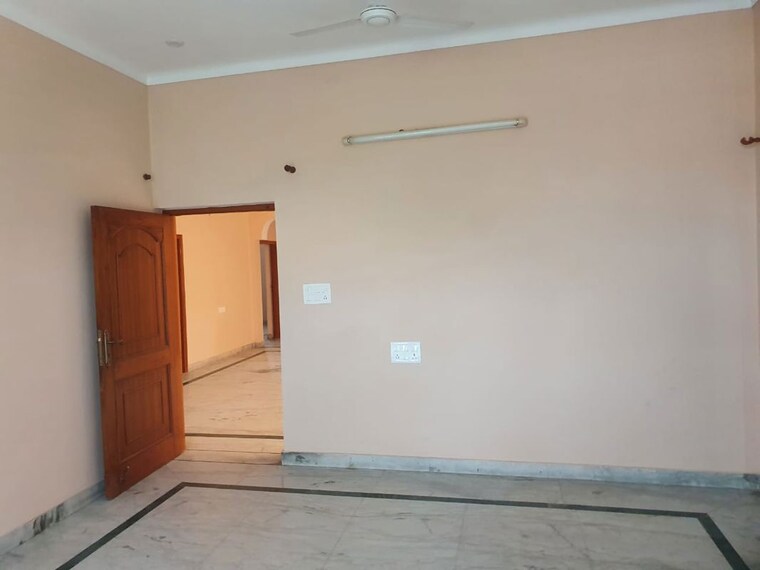 Room, sector 4 3 Bedroom 4500 Sq.Ft. Builder Floor In Sector 4 Gurgaon 10371671
