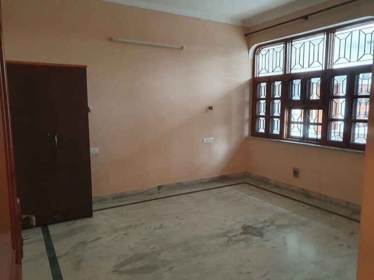 Room, sector 4 3 Bedroom 4500 Sq.Ft. Builder Floor In Sector 4 Gurgaon 10371671