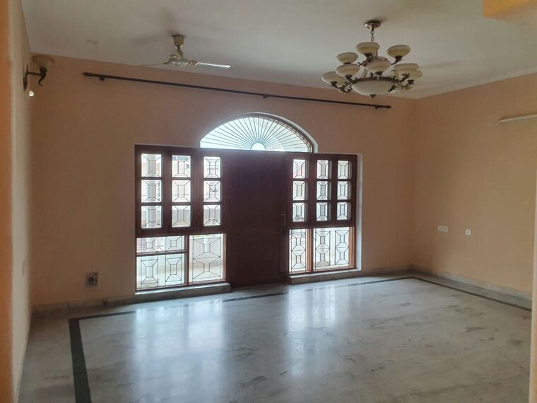 Room, sector 4 3 Bedroom 4500 Sq.Ft. Builder Floor In Sector 4 Gurgaon 10371671