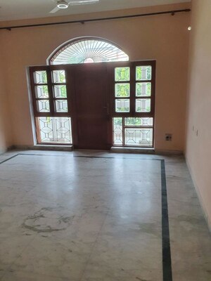 Room in 3 BHK Builder Floor at Sector 4 – for Rent