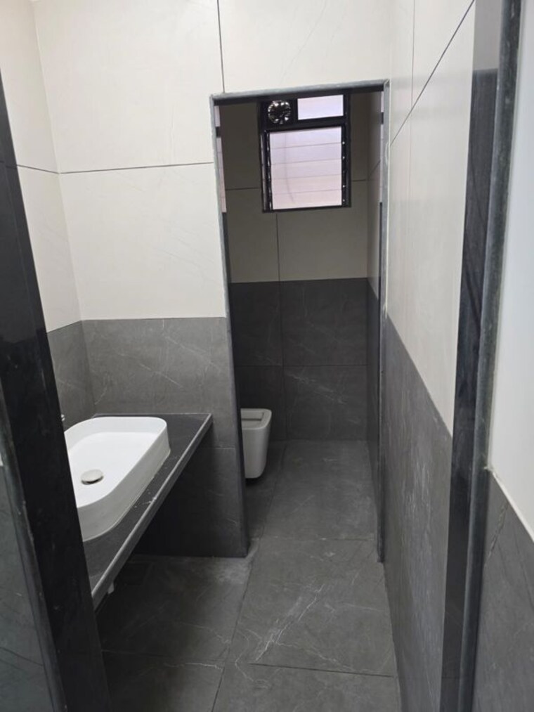 Bathroom, chembur Commercial Office Space 2850 Sq.Ft. In Chembur Mumbai 10371678