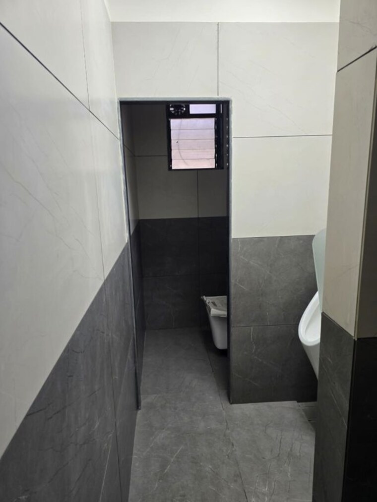 Bathroom, chembur Commercial Office Space 2850 Sq.Ft. In Chembur Mumbai 10371678