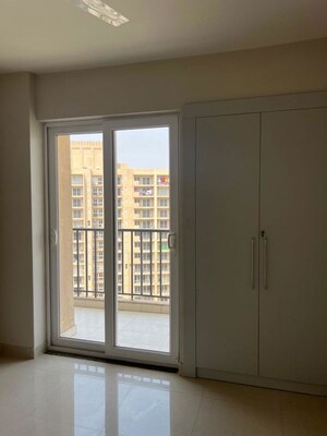 Room in 2 BHK Apartment at Eldeco Live By The Greens, Sector 150 – for Rent