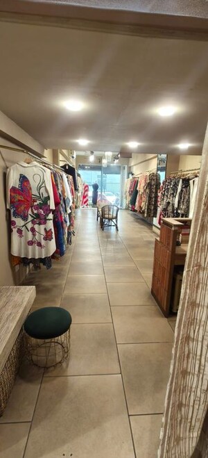 Parking in  Showroom at Fort – for Rent