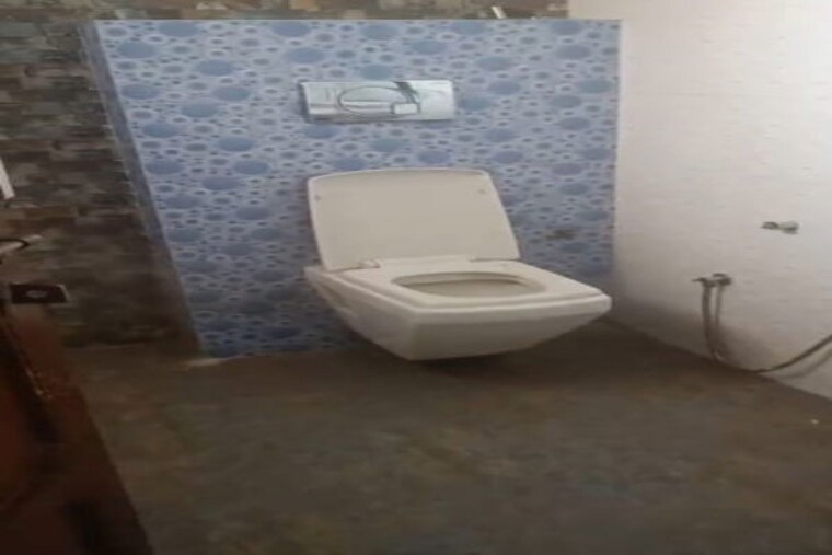 Bathroom, sector 7 2 Bedroom 1440 Sq.Ft. Builder Floor In Sector 7 Gurgaon 10371740