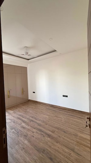 Room in 3 BHK Apartment at Raj One Good Earth, Sector 71 – for Rent