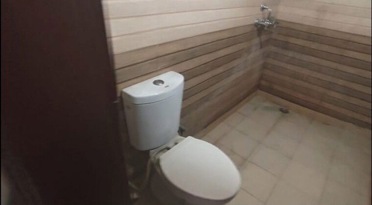 Bathroom, anamika-enclave 1 Bedroom 600 Sq.Ft. Builder Floor In Sector 14 Gurgaon 10371774