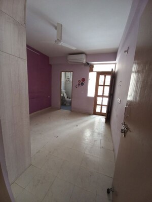Room in 2 BHK Apartment at Ninex RMG Residency, Sector 37c – for Rent