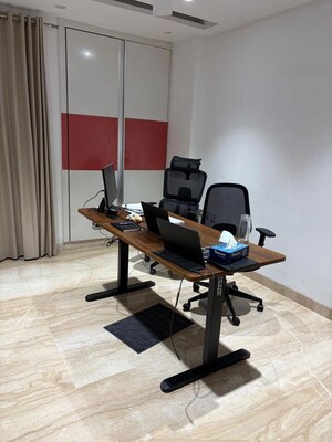 Gym in 3.5 BHK Builder Floor at DLF Building 10, Dlf Phase ii – for Rent