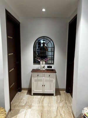 Furnished Amenities in 3.5 BHK Builder Floor at DLF Building 10, Dlf Phase ii – for Rent