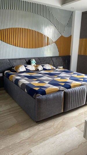 Bedroom in 3.5 BHK Builder Floor at DLF Building 10, Dlf Phase ii – for Rent