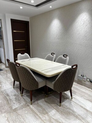 Team Area in 3.5 BHK Builder Floor at DLF Building 10, Dlf Phase ii – for Rent
