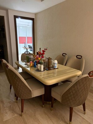 Team Area in 3.5 BHK Builder Floor at DLF Building 10, Dlf Phase ii – for Rent
