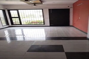 Bedroom in 3 BHK Builder Floor at Sector 9 – for Rent
