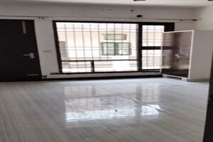 Room in 3 BHK Builder Floor at Sector 9 – for Rent