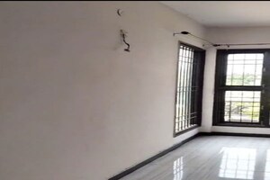 Room in 3 BHK Builder Floor at Sector 9 – for Rent