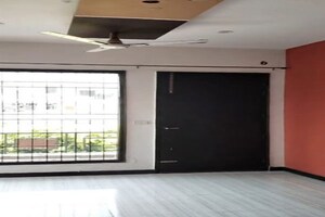 Room in 3 BHK Builder Floor at Sector 9 – for Rent