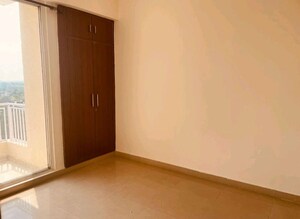 Room in 4 BHK Apartment at ACE Platinum, Zeta I Greater Noida – for Rent