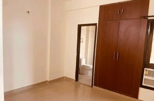 Room in 4 BHK Apartment at ACE Platinum, Zeta I Greater Noida – for Rent