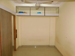 Room in 2 BHK Apartment at Minoo Apartment, Vile Parle East – for Rent
