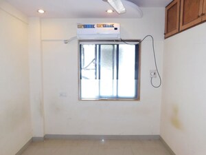 Room in 2 BHK Apartment at Minoo Apartment, Vile Parle East – for Rent