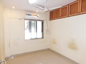 Room in 2 BHK Apartment at Minoo Apartment, Vile Parle East – for Rent