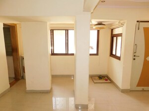 Room in 2 BHK Apartment at Minoo Apartment, Vile Parle East – for Rent