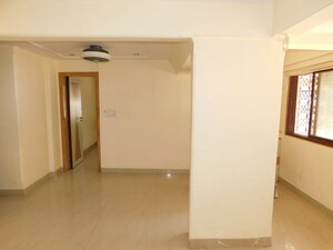 Room in 2 BHK Apartment at Minoo Apartment, Vile Parle East – for Rent