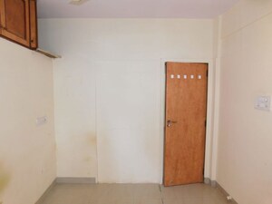 Room in 2 BHK Apartment at Minoo Apartment, Vile Parle East – for Rent