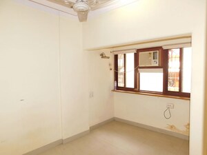 Room in 2 BHK Apartment at Minoo Apartment, Vile Parle East – for Rent