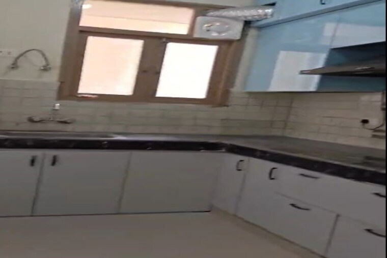 Kitchen, pareena-om-apartments 2 Bedroom 664 Sq.Ft. Apartment In Sector 112 Gurgaon 10371847