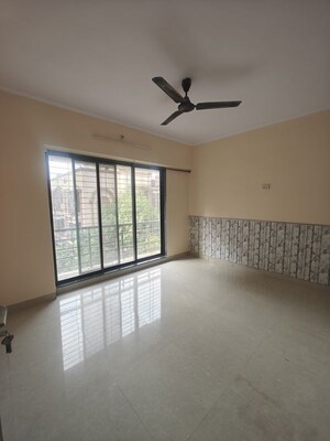 Room in 2 BHK Apartment at Seawoods – for Rent