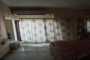 Living Room in 3 BHK Builder Floor at Sector 7 – for Rent