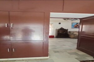 Room in 3 BHK Builder Floor at Sector 7 – for Rent