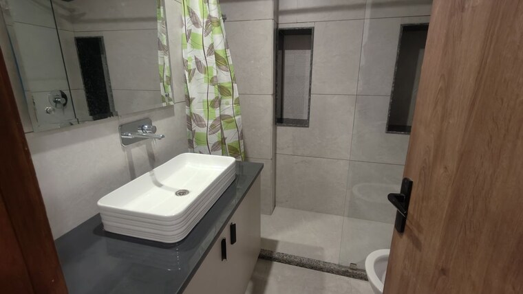 Bathroom, dlf phase v 3 Bedroom 2150 Sq.Ft. Builder Floor In Dlf Phase V Gurgaon 10371853