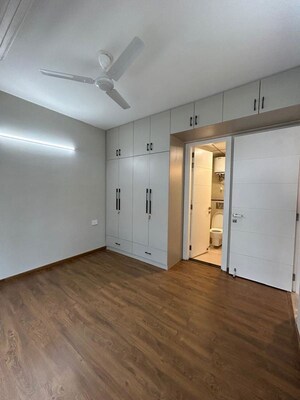 Room in 3.5 BHK Apartment at Signature Global City 63A, Sector 63a – for Rent