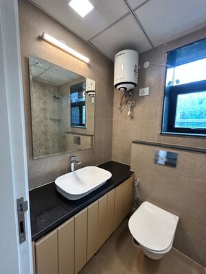 Team Area in 3.5 BHK Apartment at Signature Global City 63A, Sector 63a – for Rent