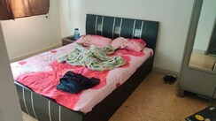 1 BHK + Pooja Room Apartment For Rent in Khar West