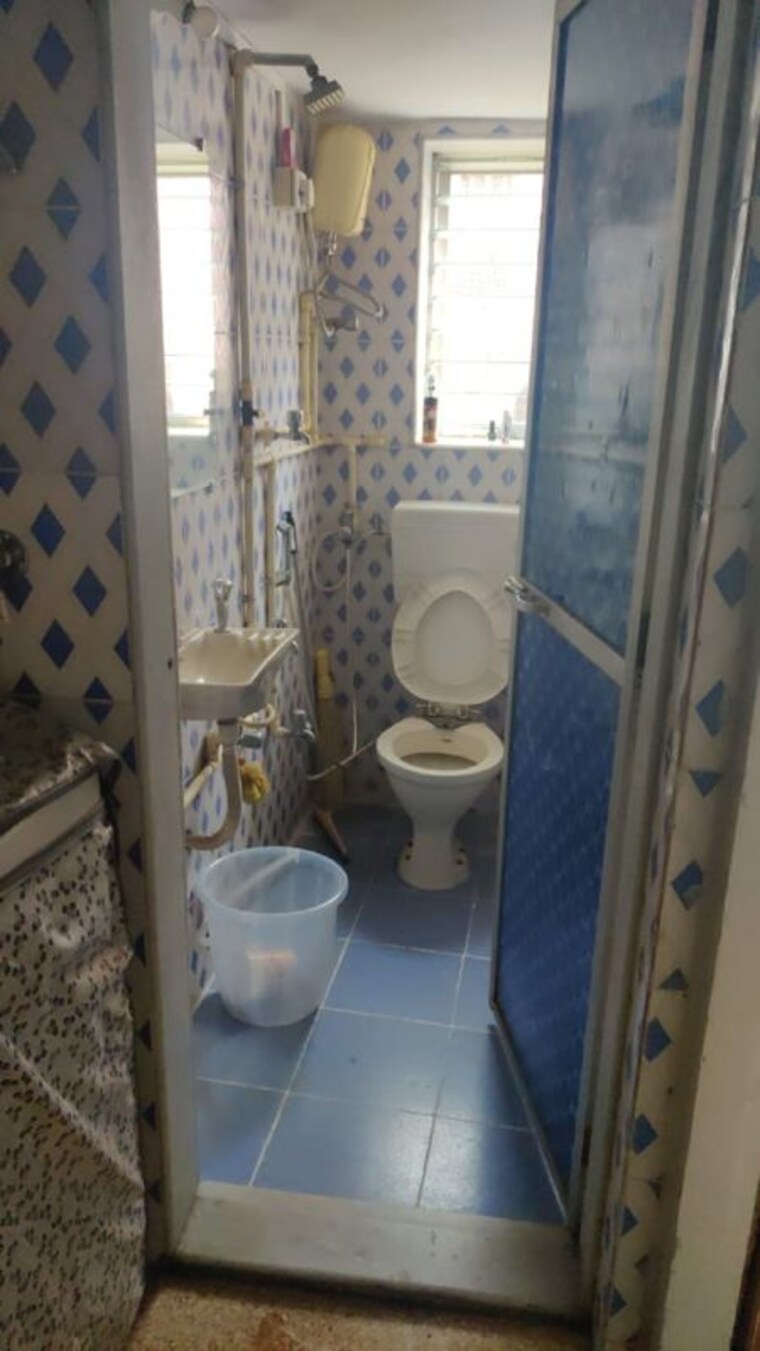 Bathroom, khar west 1 Bedroom 500 Sq.Ft. Apartment In Khar West Mumbai 10371873