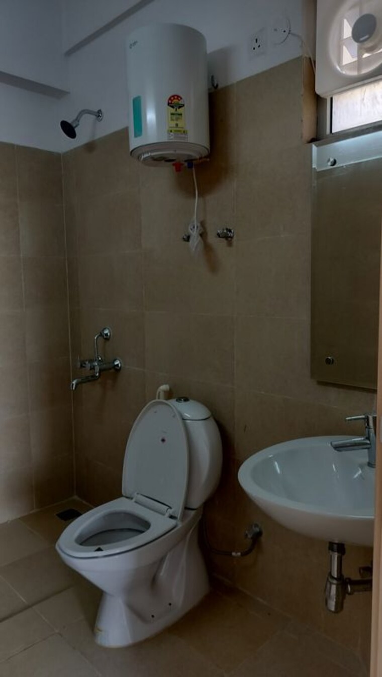 Bathroom, vatika-xpressions 2.5 Bedroom 240 Sq.Yd. Builder Floor In Sector 88b Gurgaon 10371864