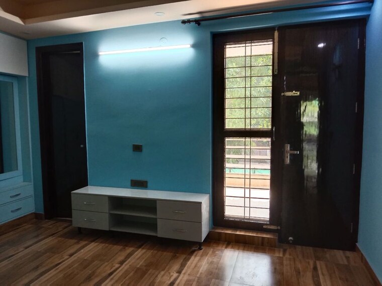 Room, sector 4 3.5 Bedroom 2250 Sq.Ft. Builder Floor In Sector 4 Gurgaon 10371895