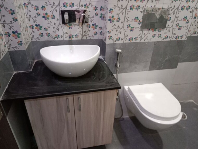Bathroom, sector 4 3.5 Bedroom 2250 Sq.Ft. Builder Floor In Sector 4 Gurgaon 10371895