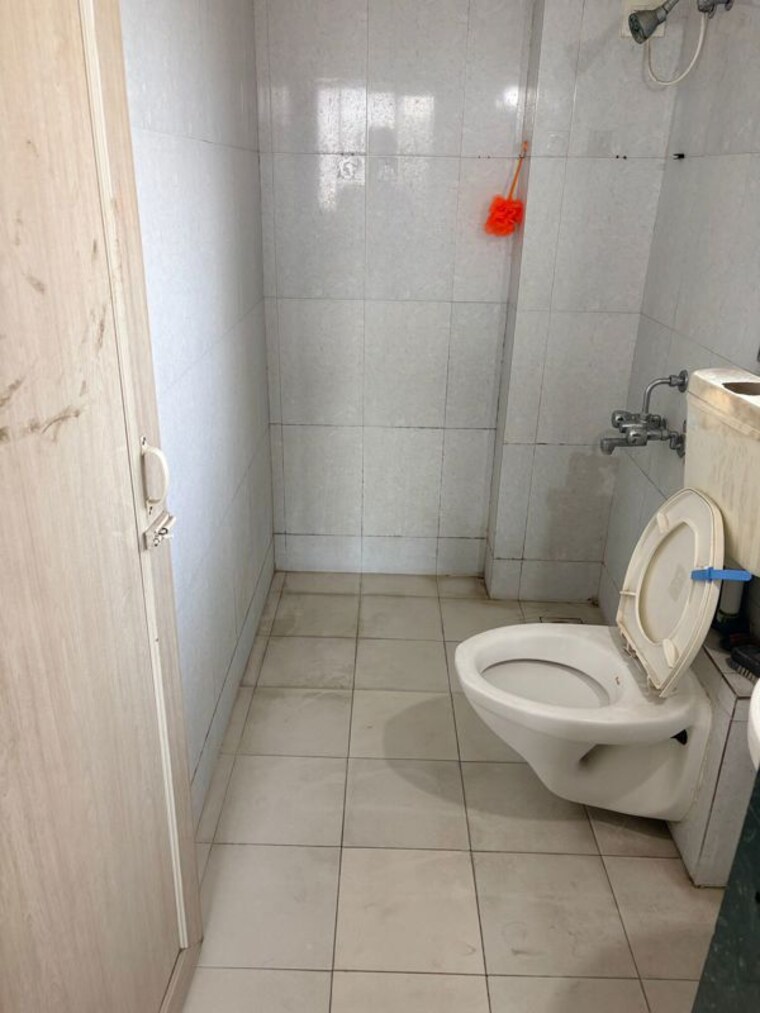 Bathroom, puranik-city 3 Bedroom 950 Sq.Ft. Apartment In Kasarvadavali Thane 10371902