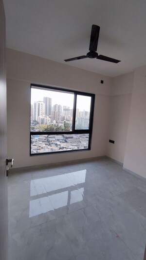 Room in 2 BHK Apartment at Paradigm Antalya, Oshiwara – for Rent