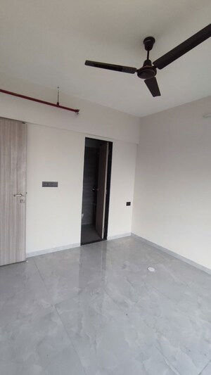 Room in 2 BHK Apartment at Paradigm Antalya, Oshiwara – for Rent