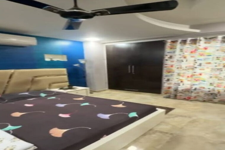 Bedroom, sector 7 3 Bedroom 2250 Sq.Ft. Builder Floor In Sector 7 Gurgaon 10371939
