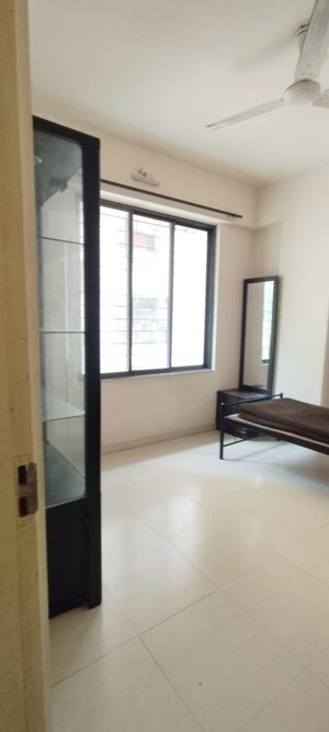 Room in 2 BHK Apartment at Vijay Vatika, Kavesar – for Rent