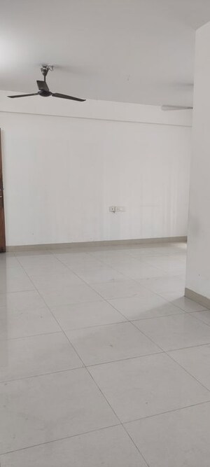 Room in 2 BHK Apartment at Palash Towers, Andheri West – for Rent