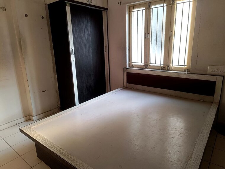 Room, satellite 2 Bedroom 950 Sq.Ft. Apartment In Satellite Ahmedabad 10371974